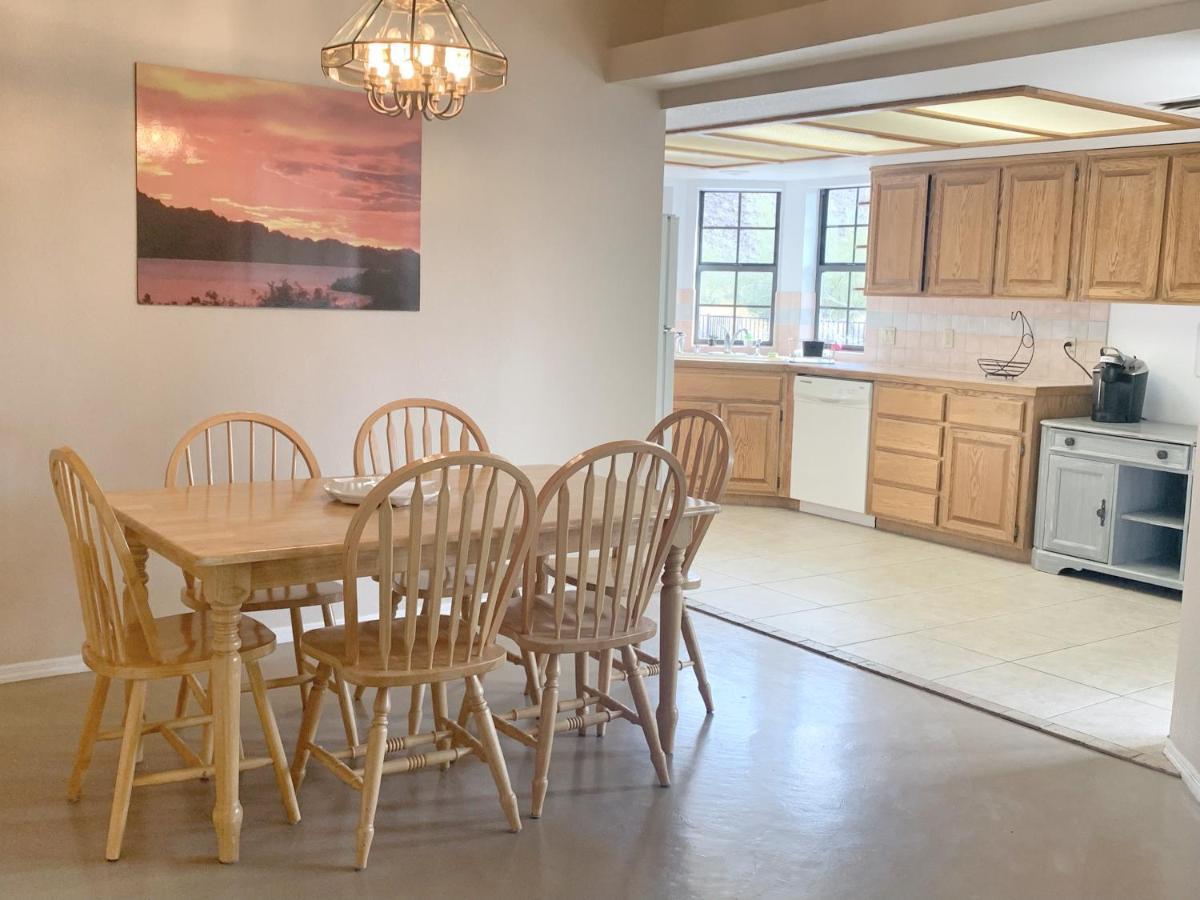 Desert Getaway - Centrally Located, Trail Access Steps Away! Lake Havasu City Luaran gambar