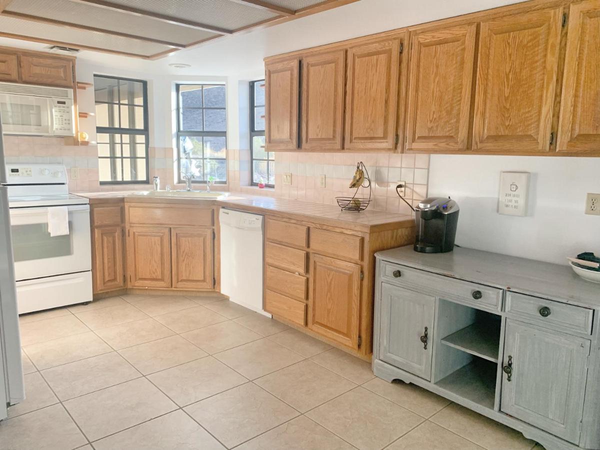 Desert Getaway - Centrally Located, Trail Access Steps Away! Lake Havasu City Luaran gambar