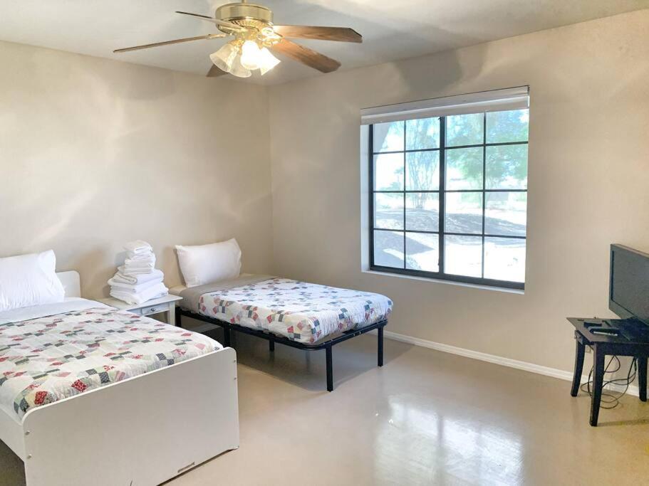 Desert Getaway - Centrally Located, Trail Access Steps Away! Lake Havasu City Luaran gambar